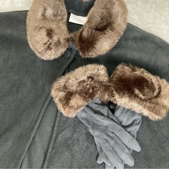 Worthington Black Cape with Brown Faux Fur Trim & Matching Gloves Set Small - Picture 2 of 7